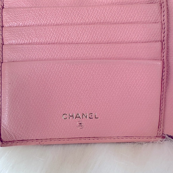 Chanel pink bifold 💕 - Picture 4 of 10
